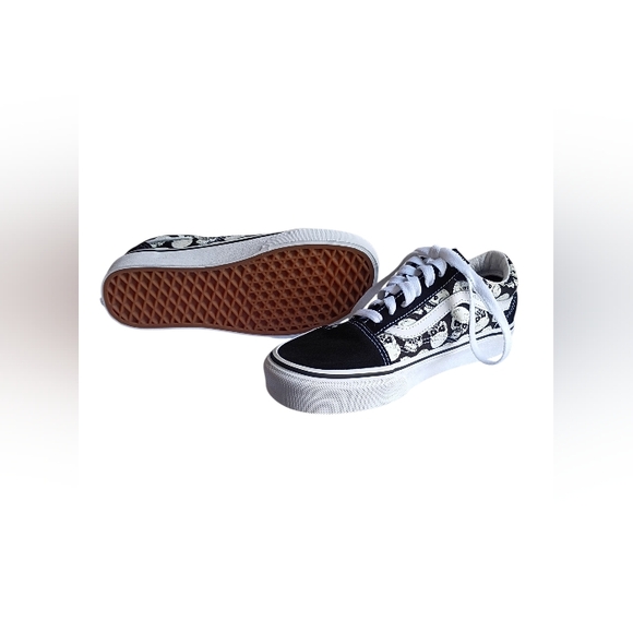 NWT Vans Glow In The Dark Skull "Old Skool" Size 5.5 Mens 7 Womens - Picture 2 of 8